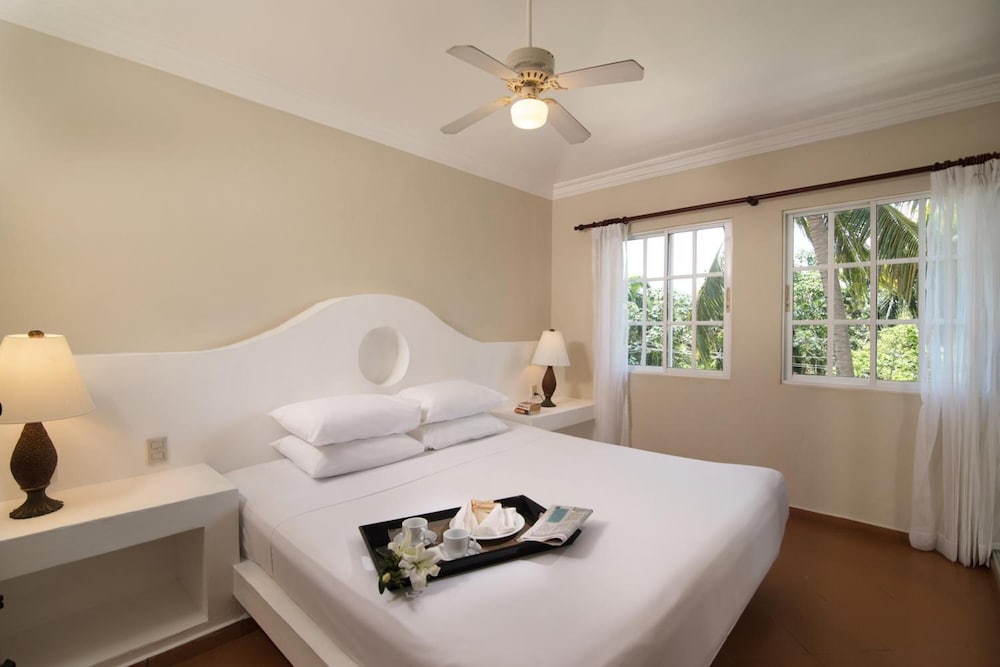 Lifestyle Crown Residence Suites 16/52