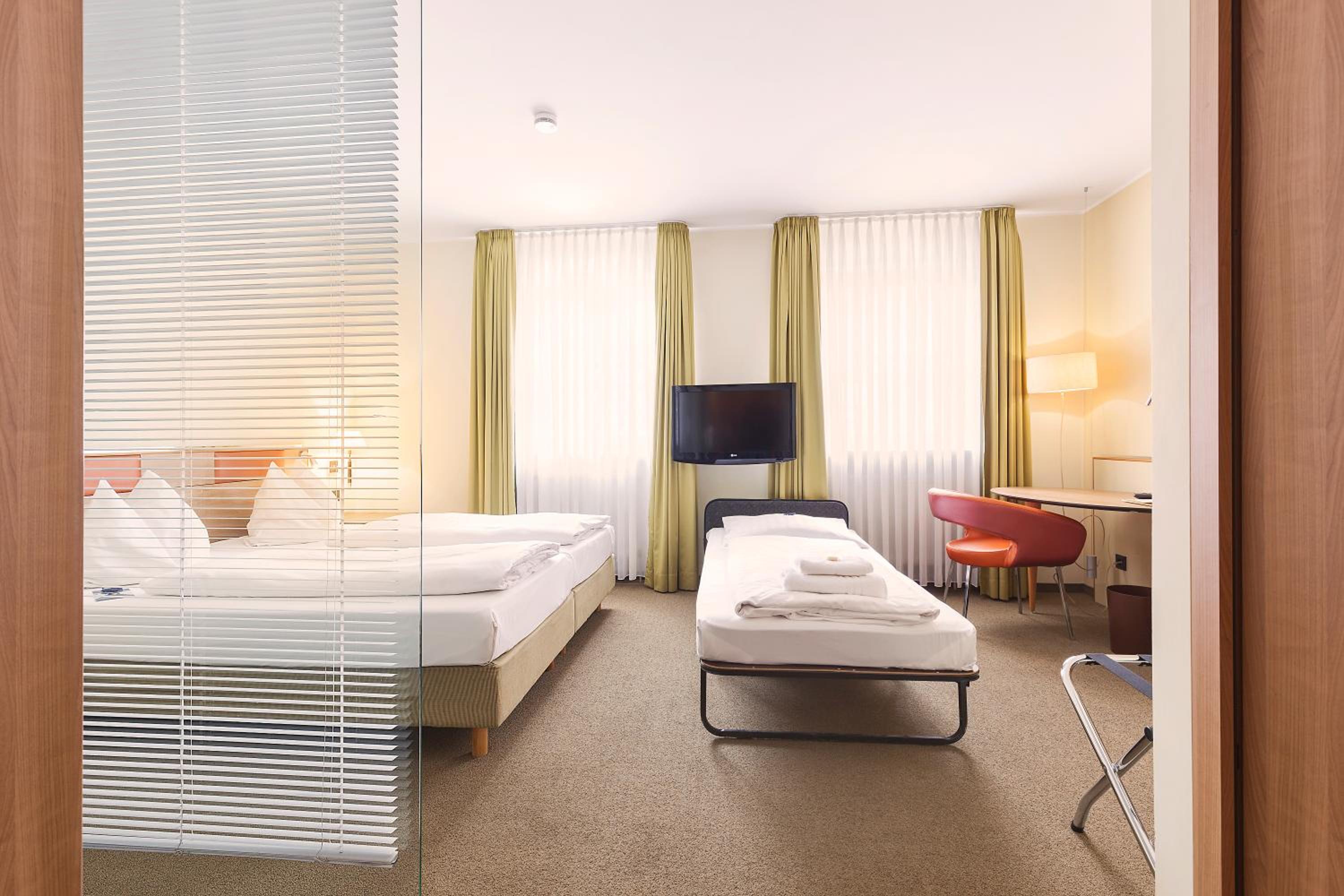 غرفة بسرير مزدوج مع سرير إضافي، HOTEL AM JAKOBSMARKT 5/8