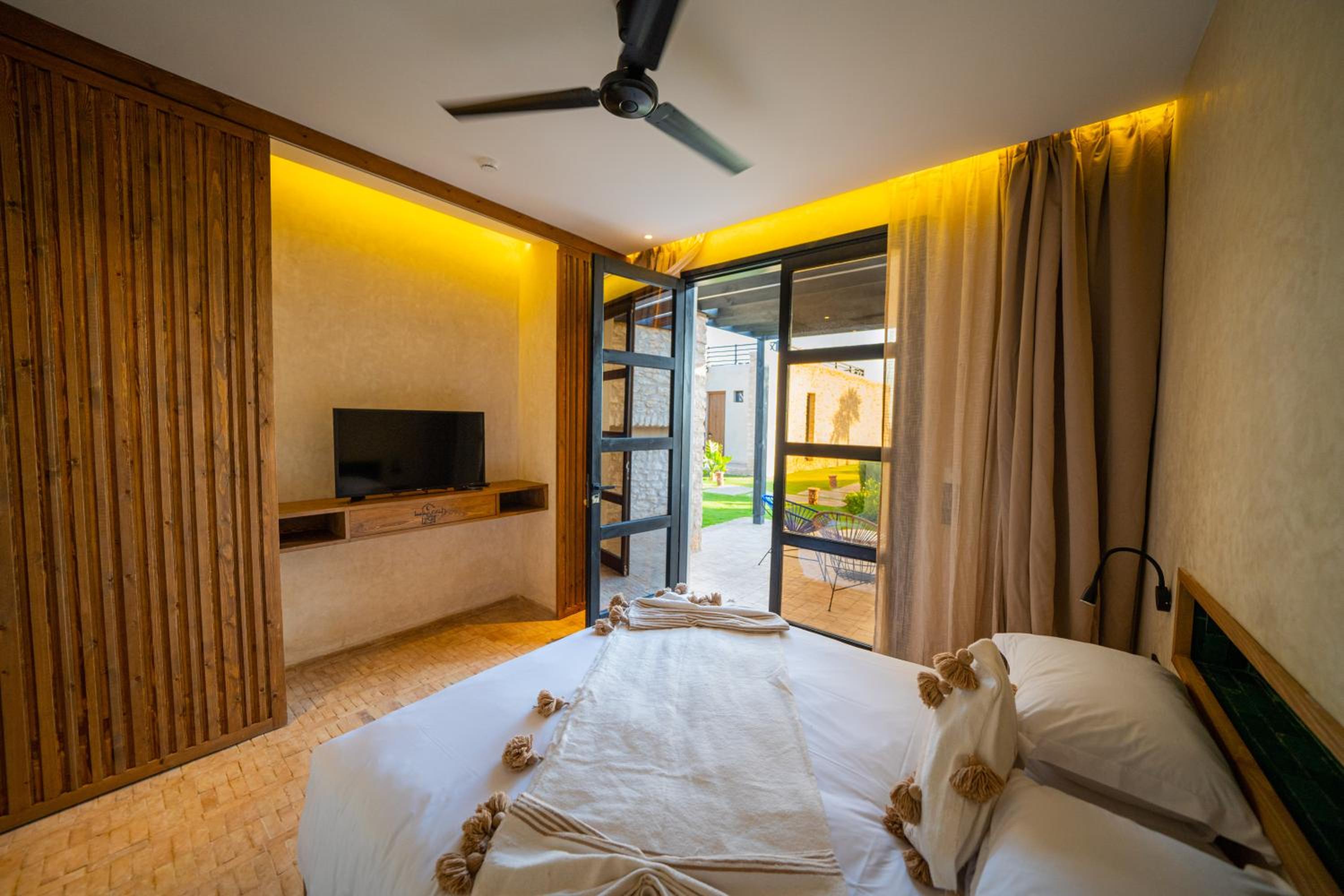 DELUXE, SUITE, SEA VIEW