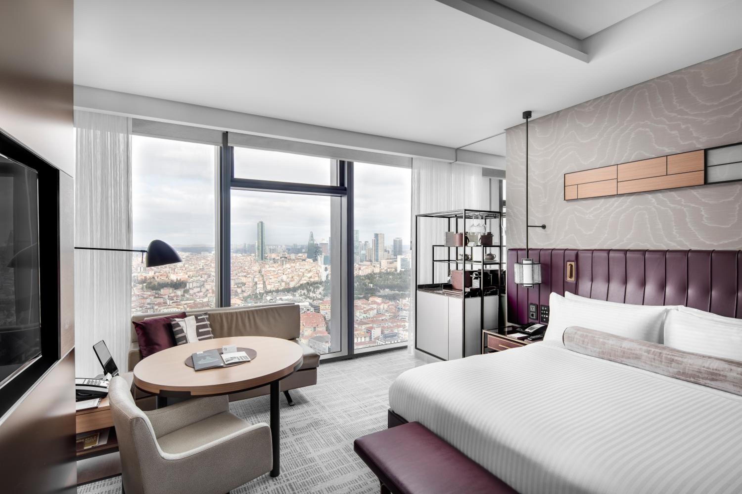 Skyline, Fairmont, King Bed