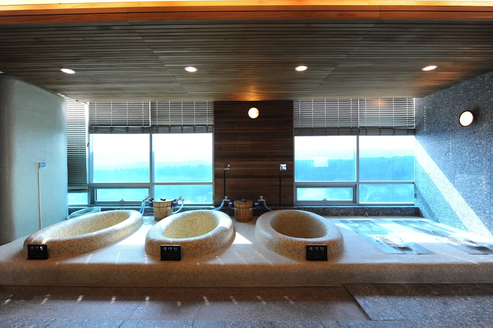 PINE RIDGE RESORT 25/47