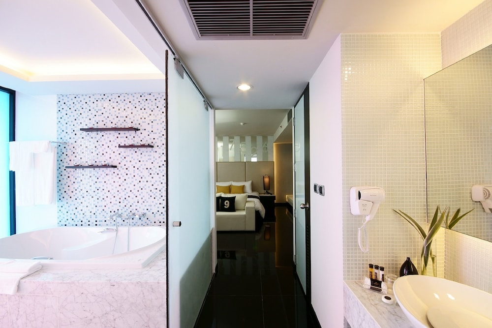 Tsix5 Hotel 46/50