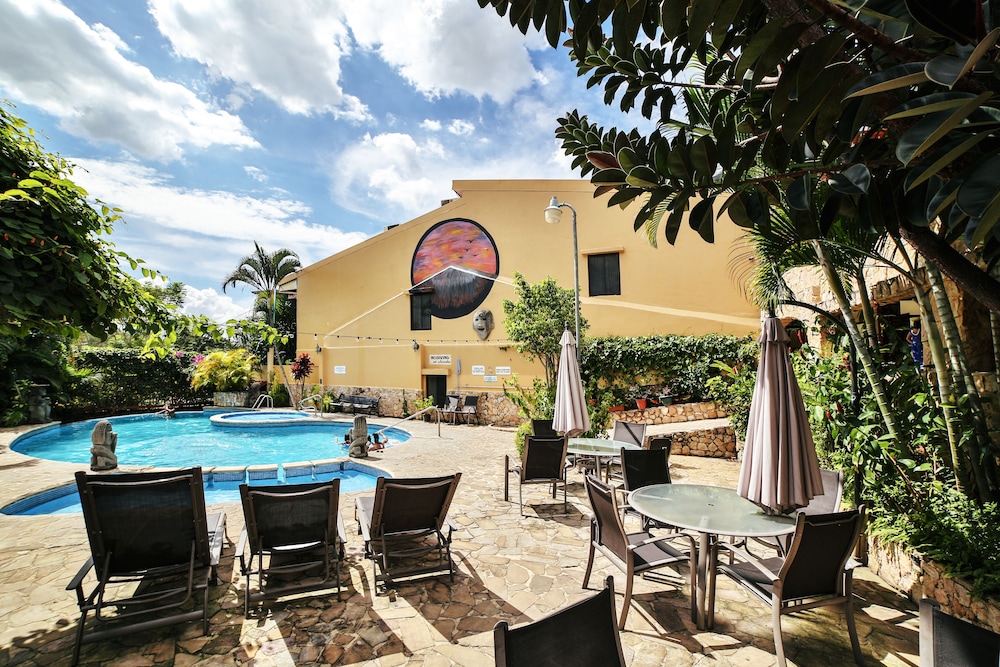 Adventure Inn 72/74