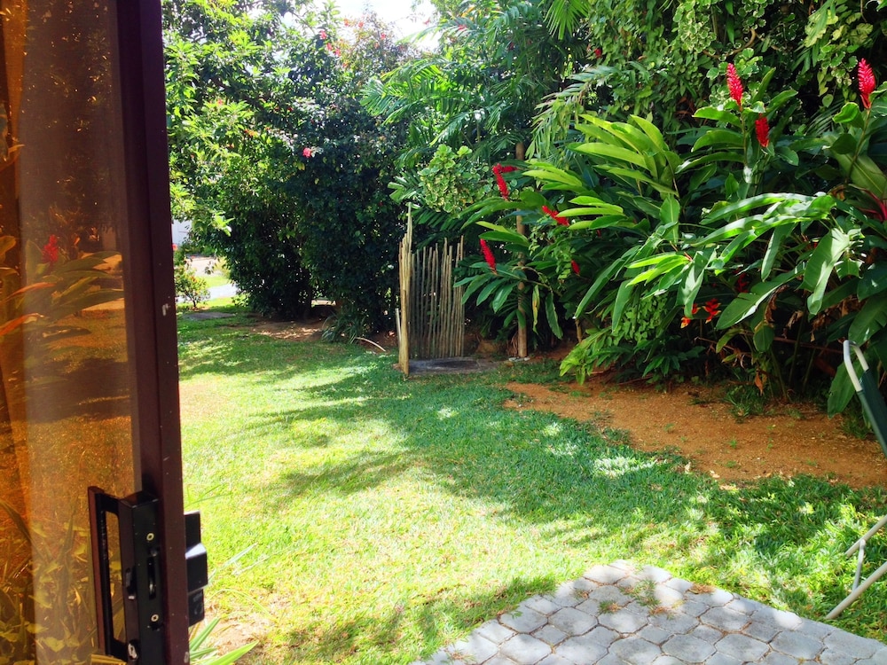 Beau Vallon Bungalows 44/50