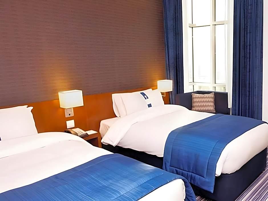 HOLIDAY INN EXPRESS BAHRAIN 6/18