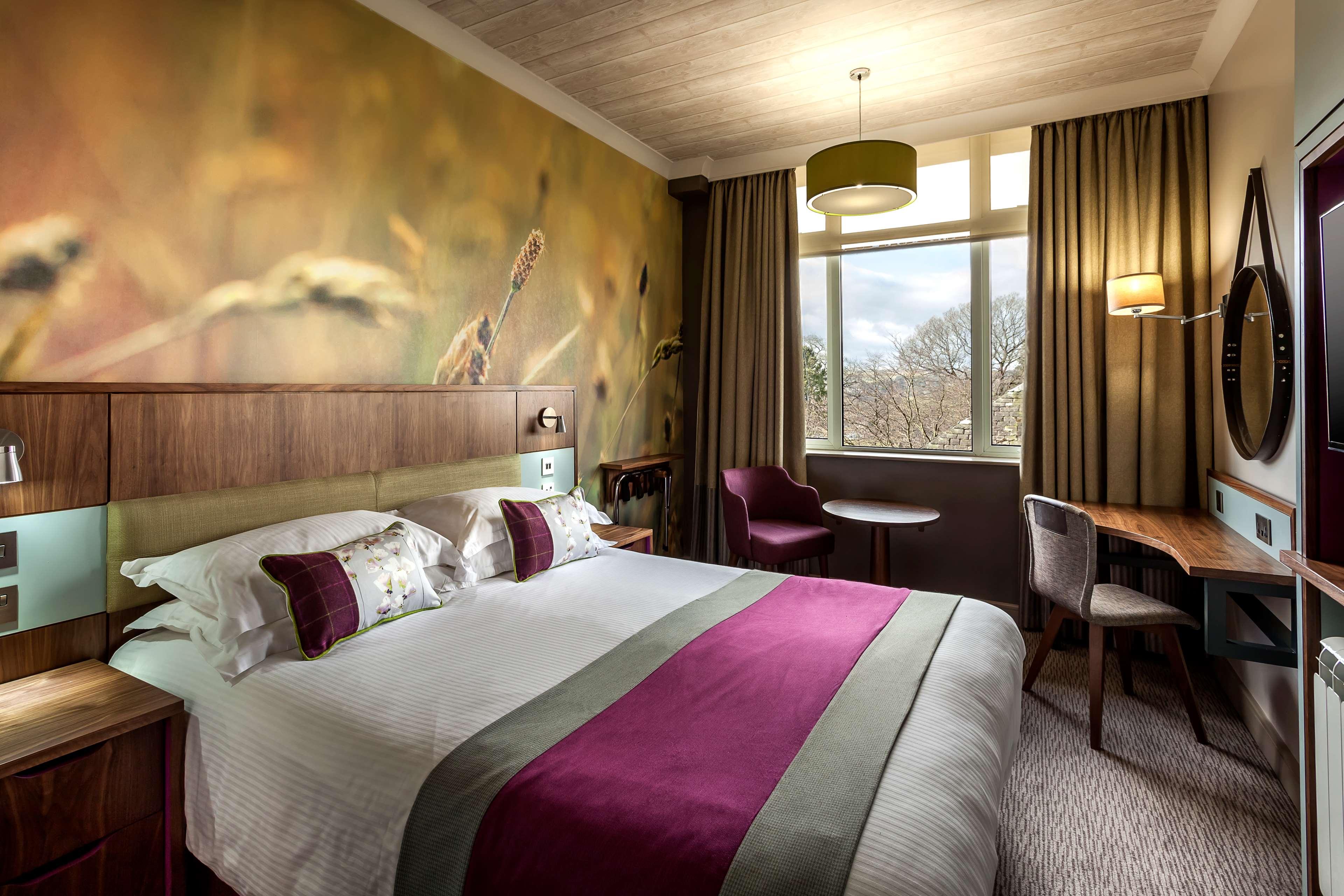 Suite, King Bed, Garden View, Bath and Shower