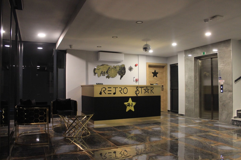 Retro Star Suites 4/38