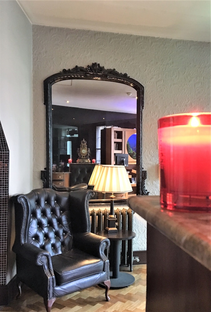Le Monde Hotel 24/50