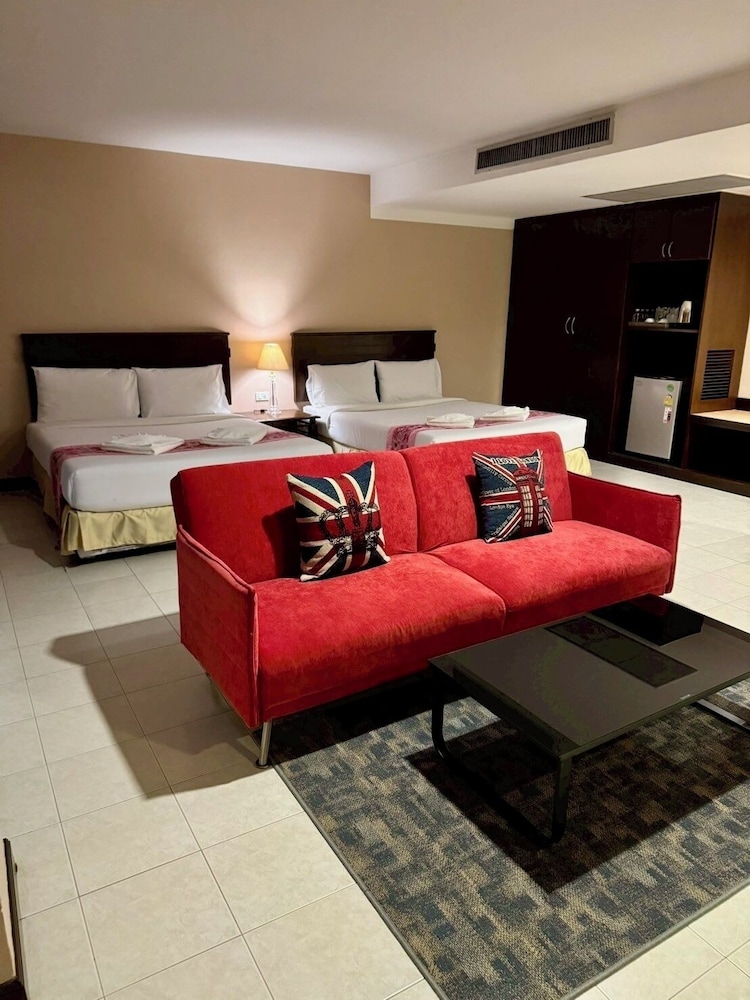 CROWN PATTAYA BEACH HOTEL 46/58