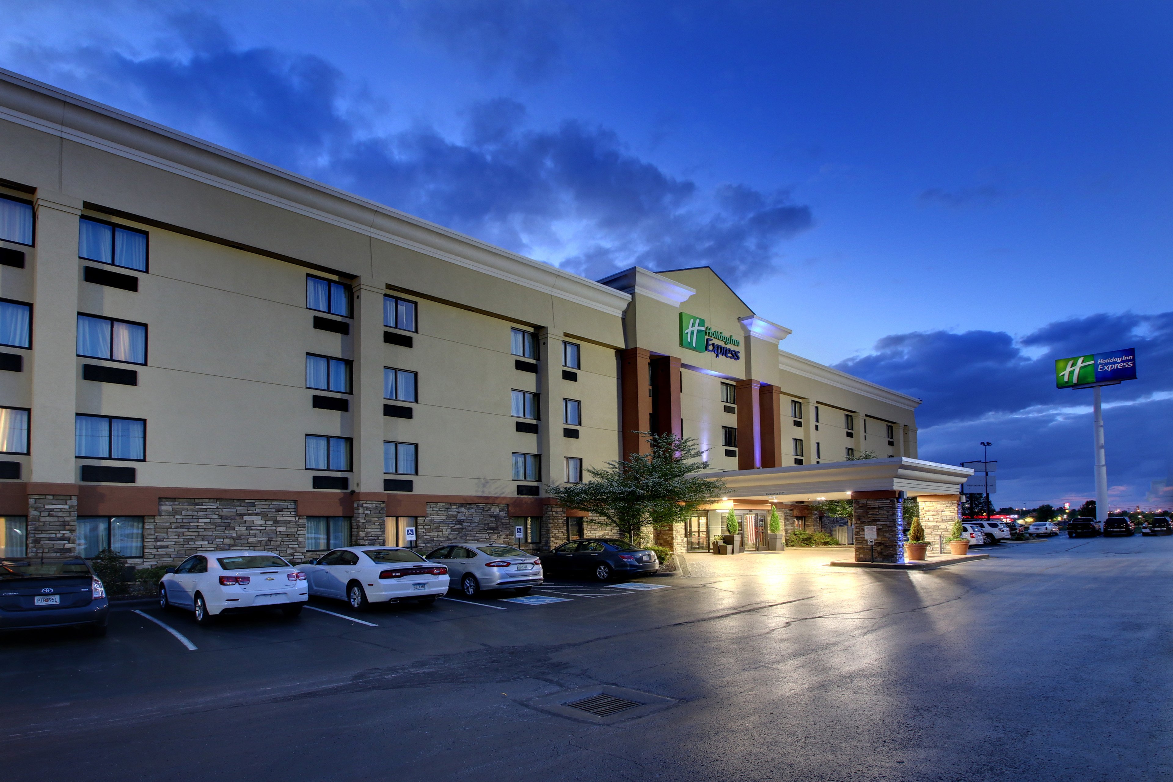 Holiday Inn Express Fort Campbell-Oak Grove 46/48