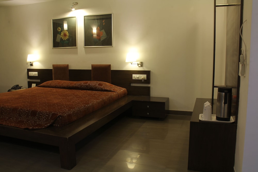 PLATINUM INN HOTEL 26/46