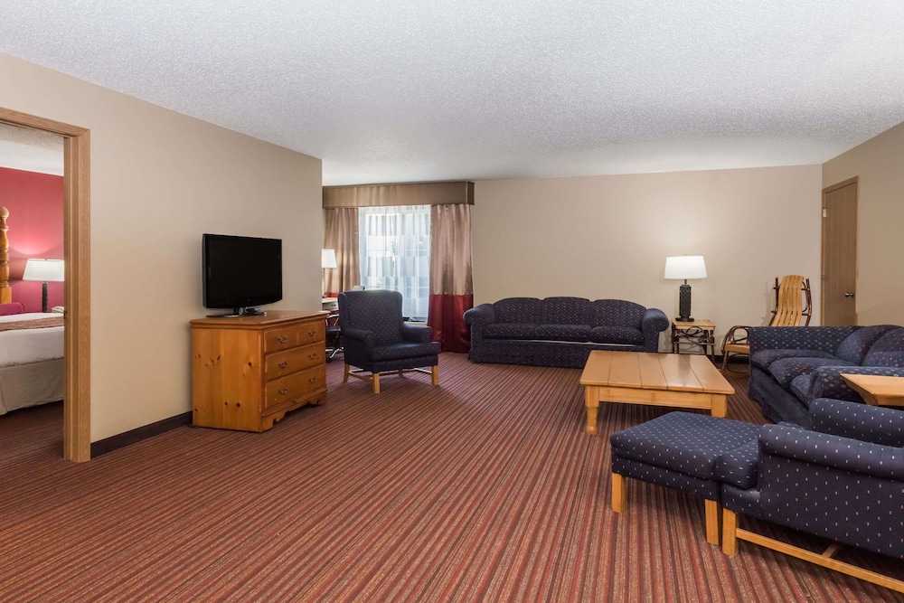 Baymont by Wyndham Mequon Milwaukee Area 22/33