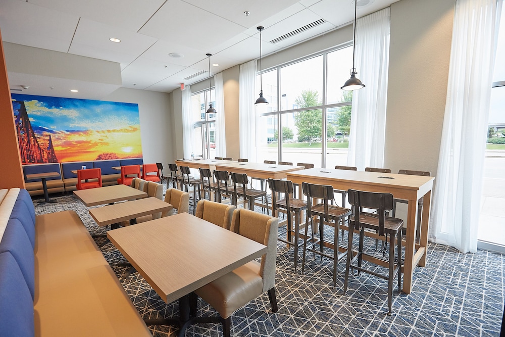 Gundersen Hotel & Suites 43/48