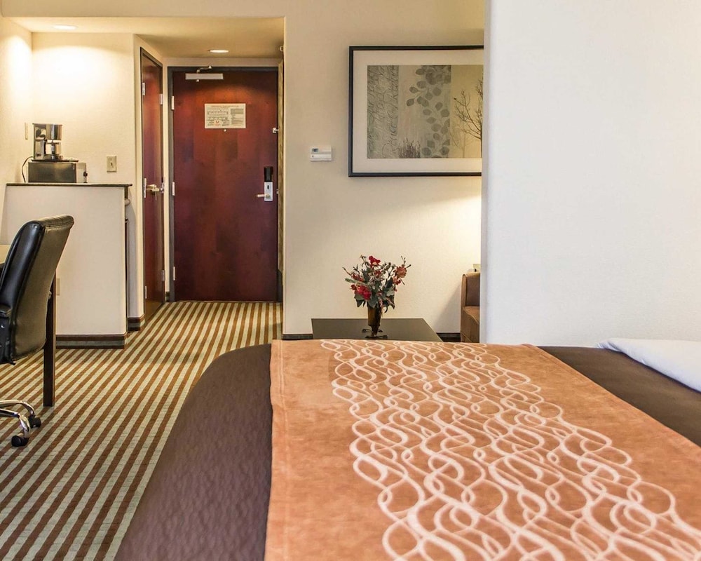 Comfort Inn and Suites Perry I-35 6/36
