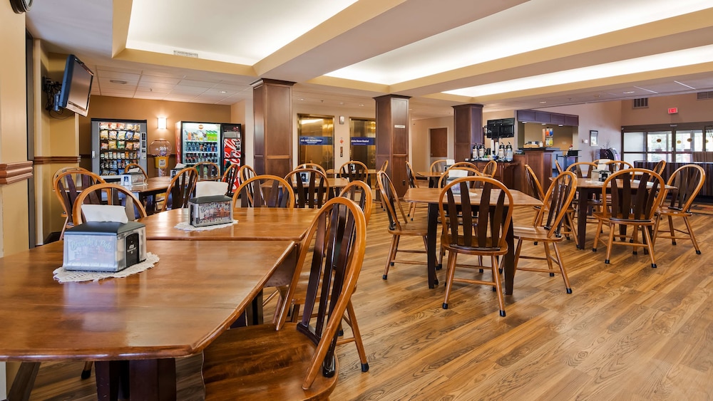 Best Western Plus Eau Claire Conference Center 52/62