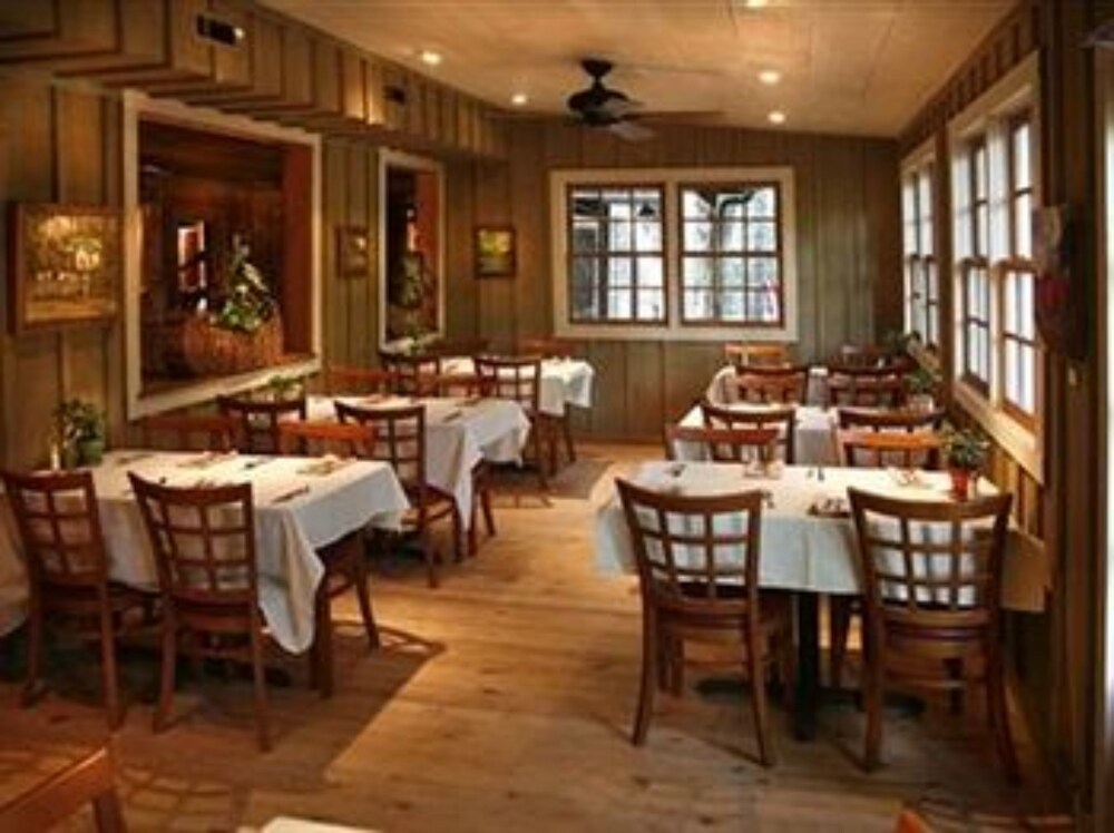 Lake Rabun Hotel Restaurant 36/50
