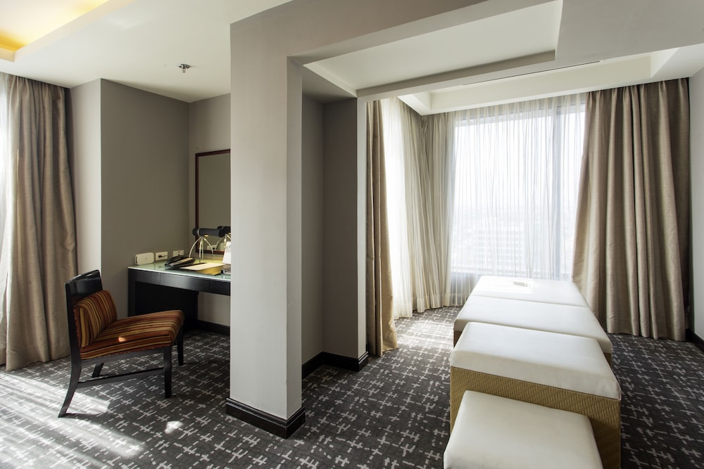 The Bellevue Manila 10/31