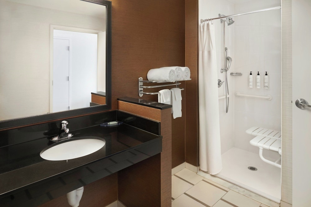 جناح بسرير كينج مع أريكة، Fairfield Inn Suites Reading Wyomissing 5/6