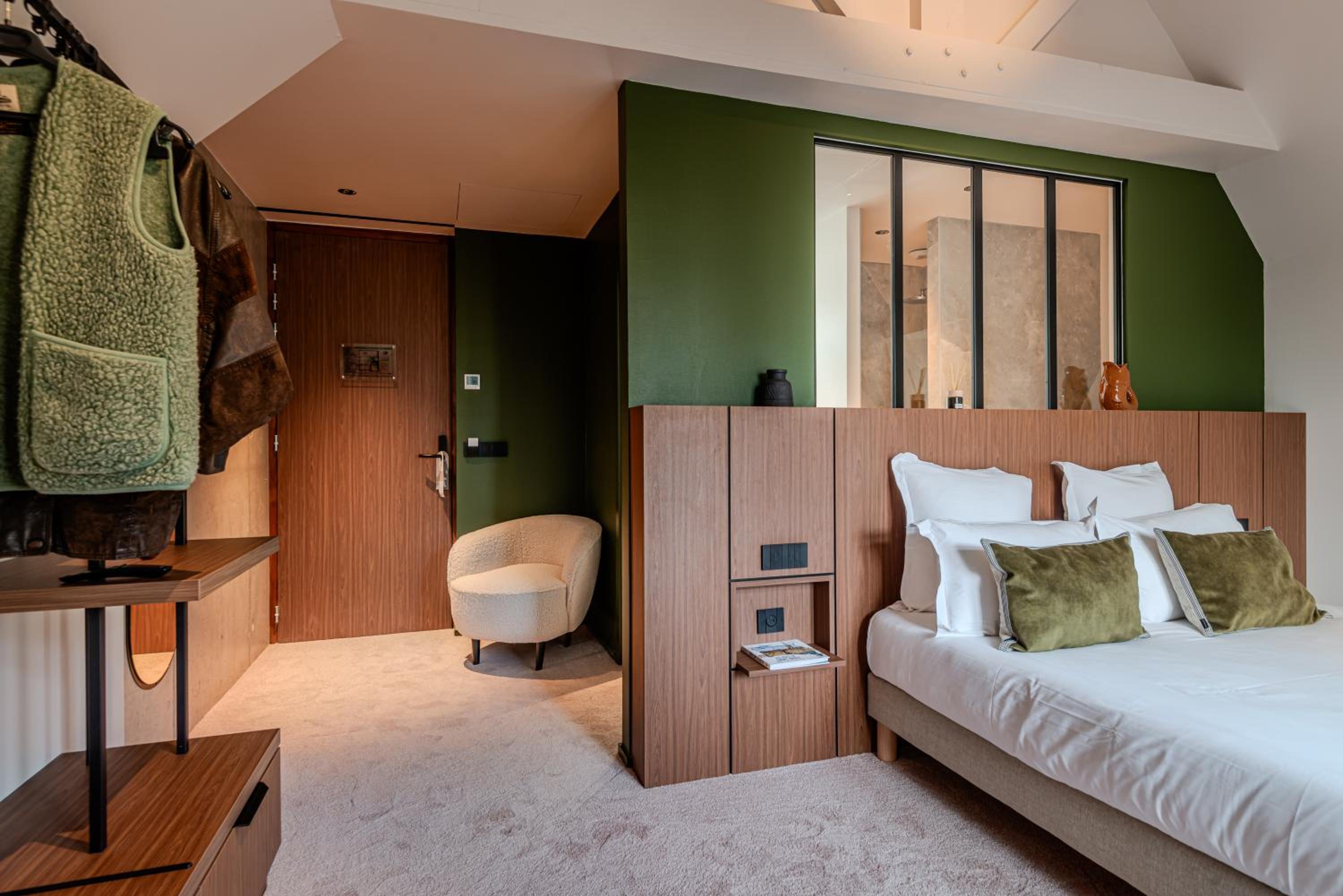 Deluxe, Double Bed, Partial Sea View