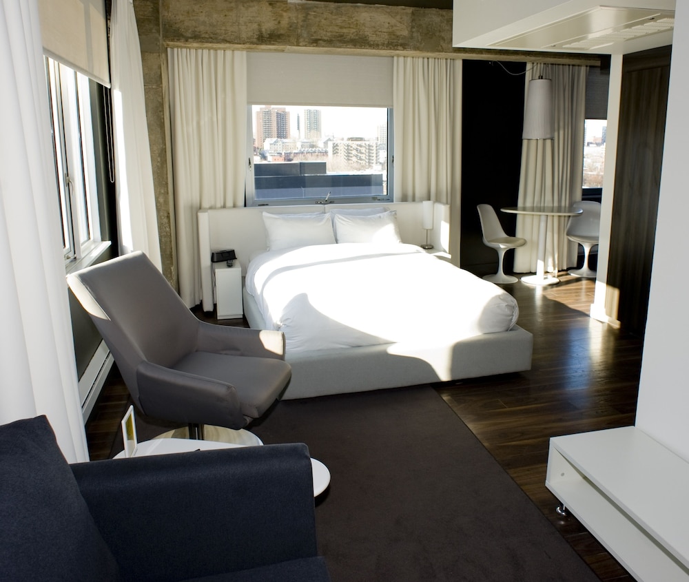 Hotel Zero 1 36/82