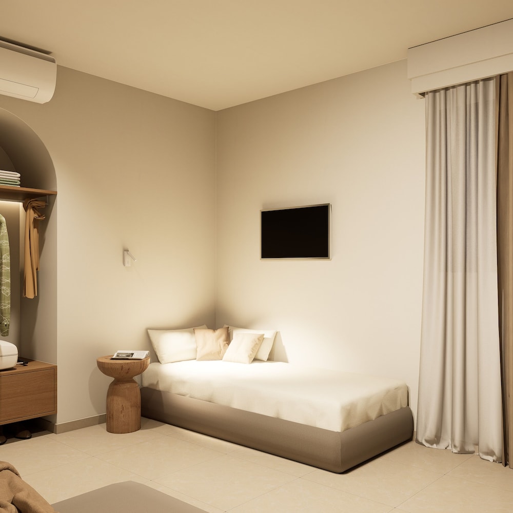 Deluxe, Pool Front، Nami Hotel & Suites 3/10