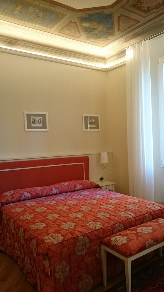 DELUXE, DOUBLE BED
