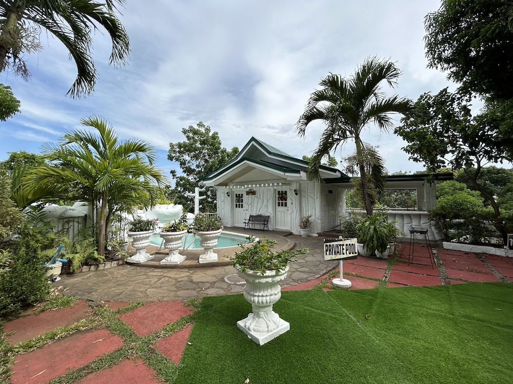 Loreland Farm Resort 62/66
