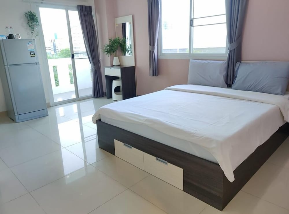 STANDARD, QUEEN BED, CANAL VIEW