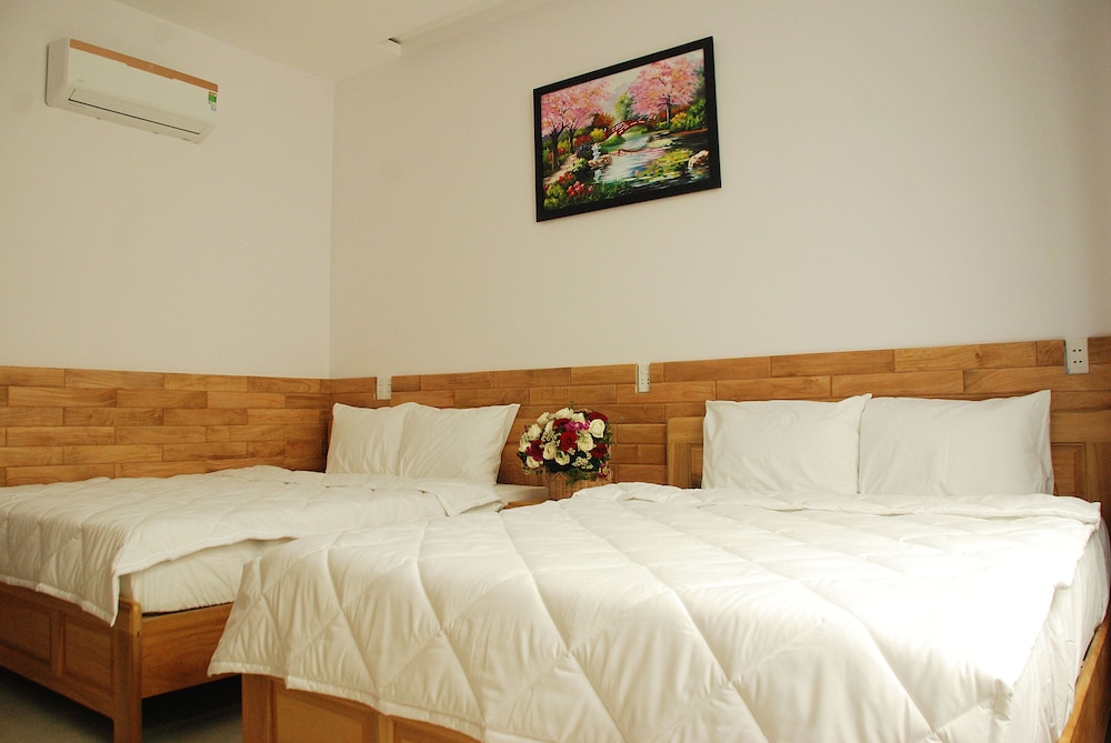 ROOM, DOUBLE OR TWIN BED
