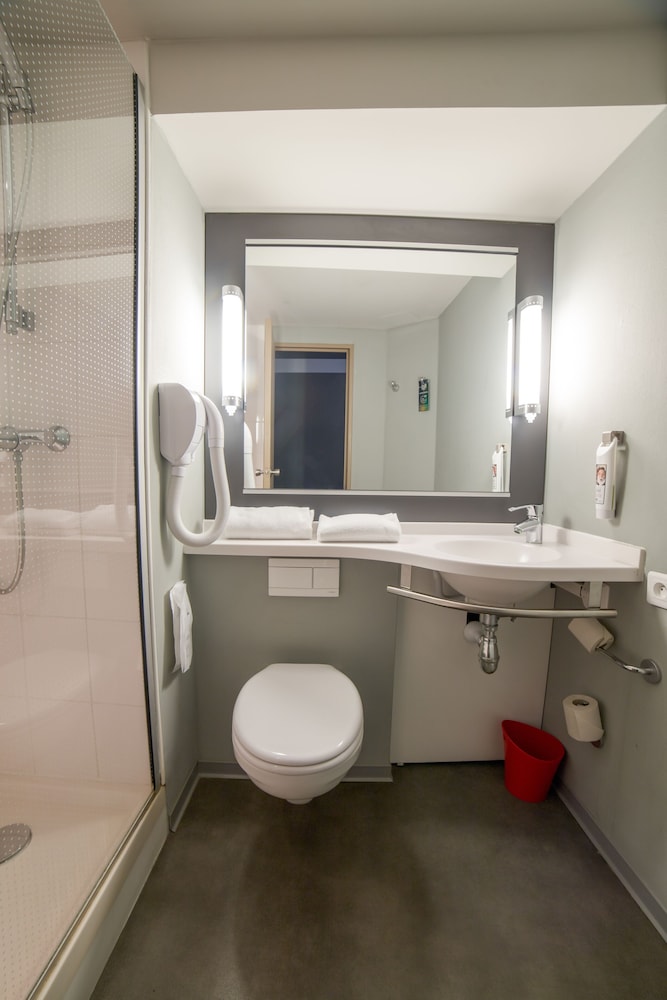 Ibis Nice Aeroport Promenade Hotel 20/72