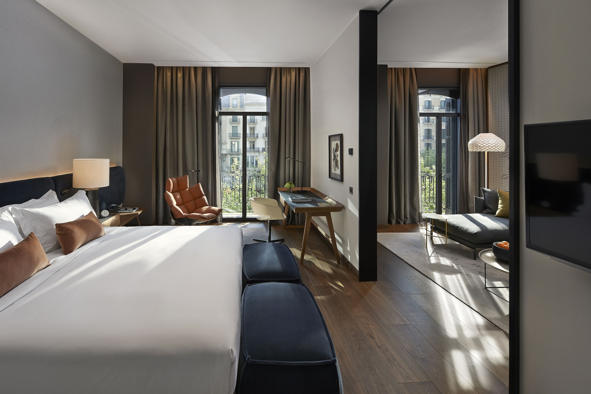 DELUXE, SUITE, KING BED