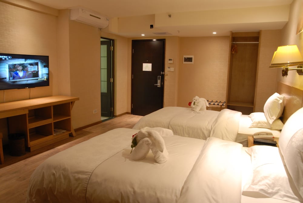 Insail Hotel (Guangyuanxincun Jingtai Pedestrian Street Guangzhou) 7/19