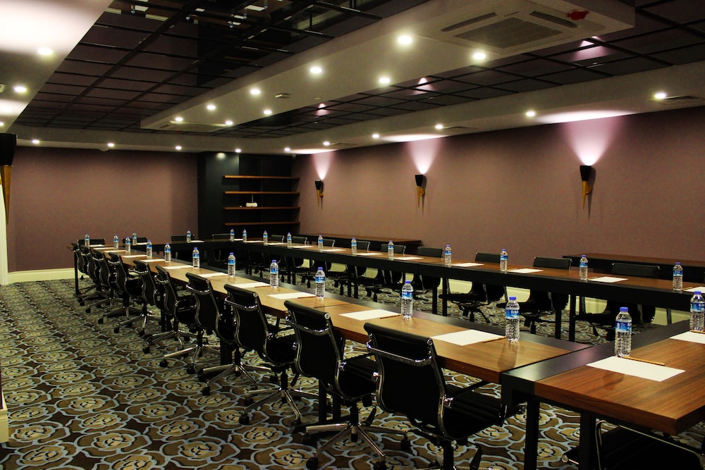 REO Hotel & Spa 56/69