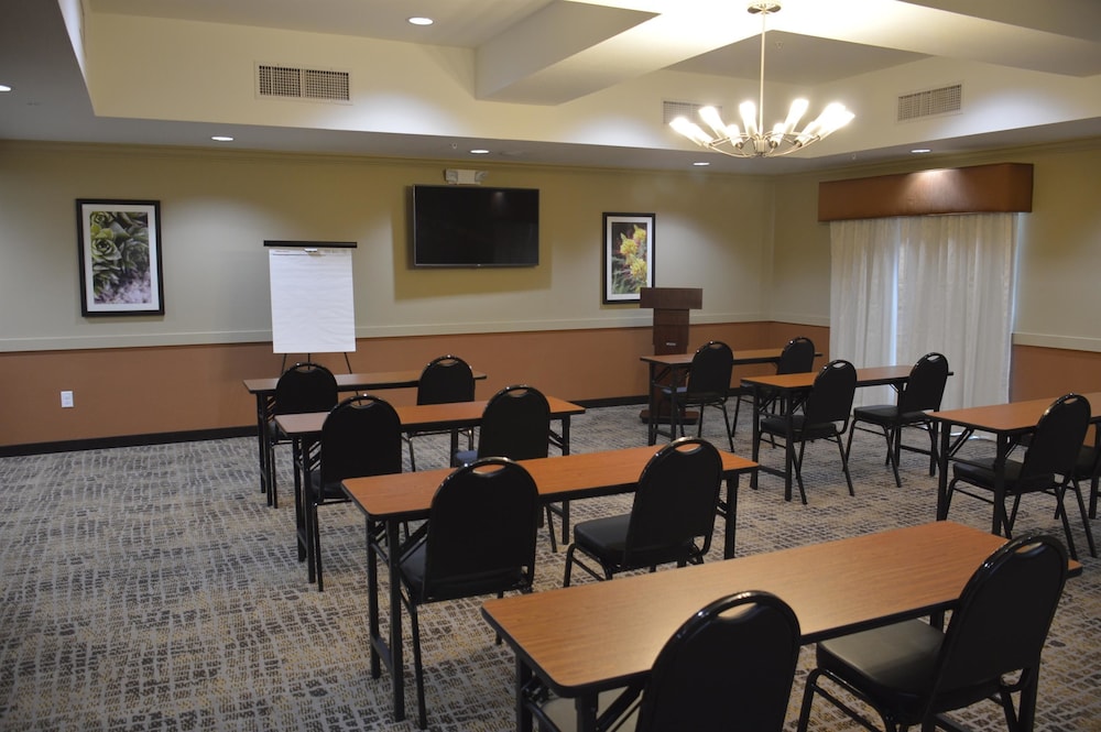 Best Western Plus Elmendorf Hotel 24/31