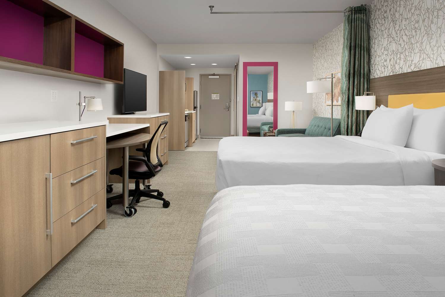 STUDIO, 2 QUEEN BEDS