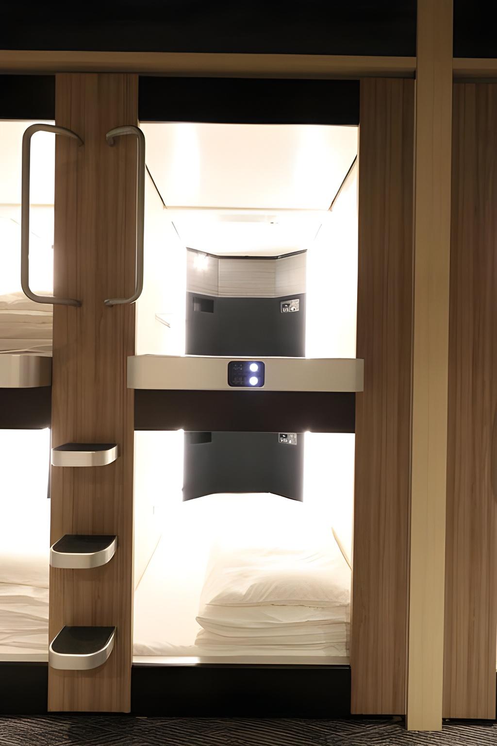 Capsule, Moderate, Single Bed