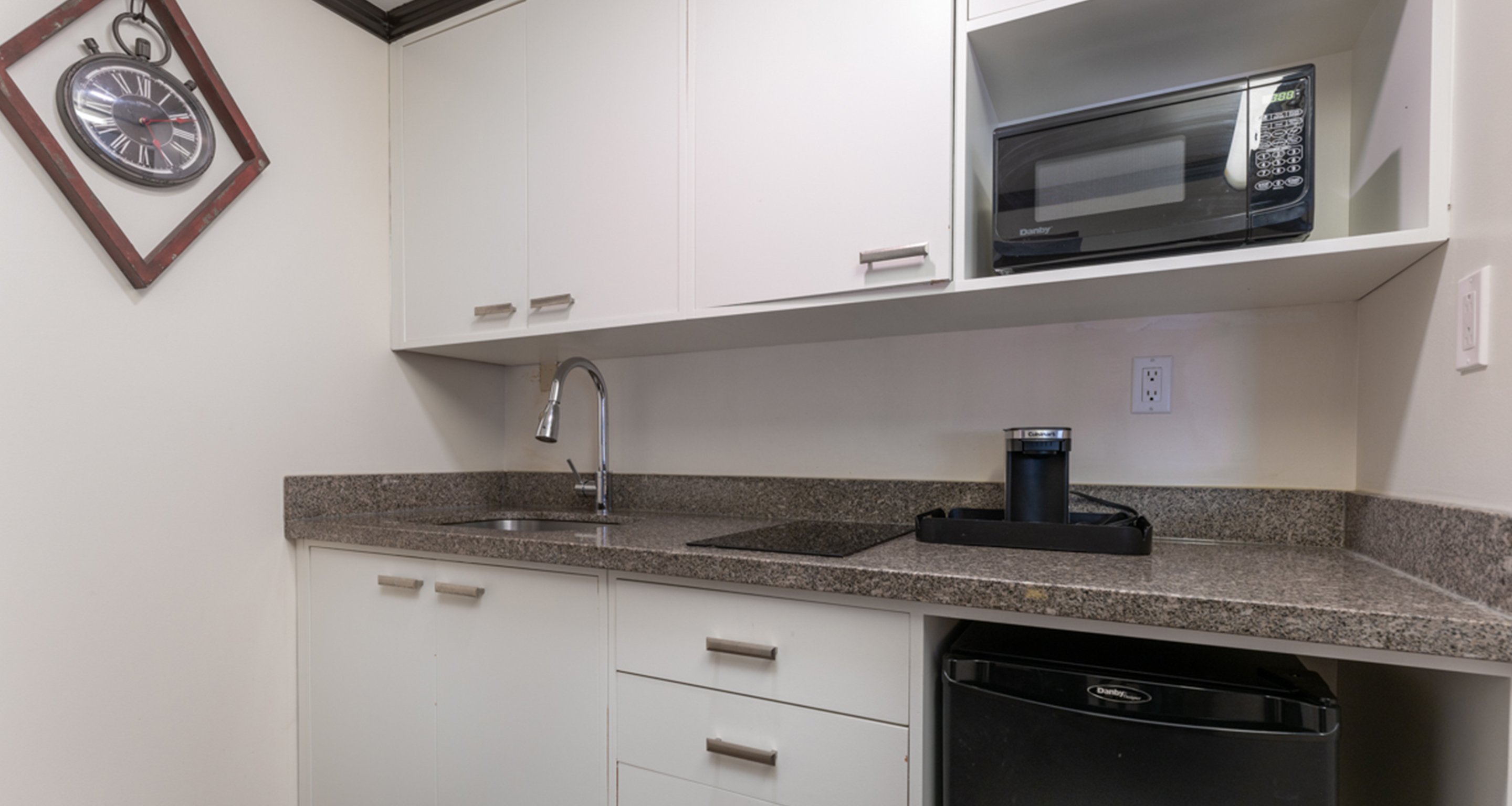 Prestige Hotel Prince Rupert 46/48