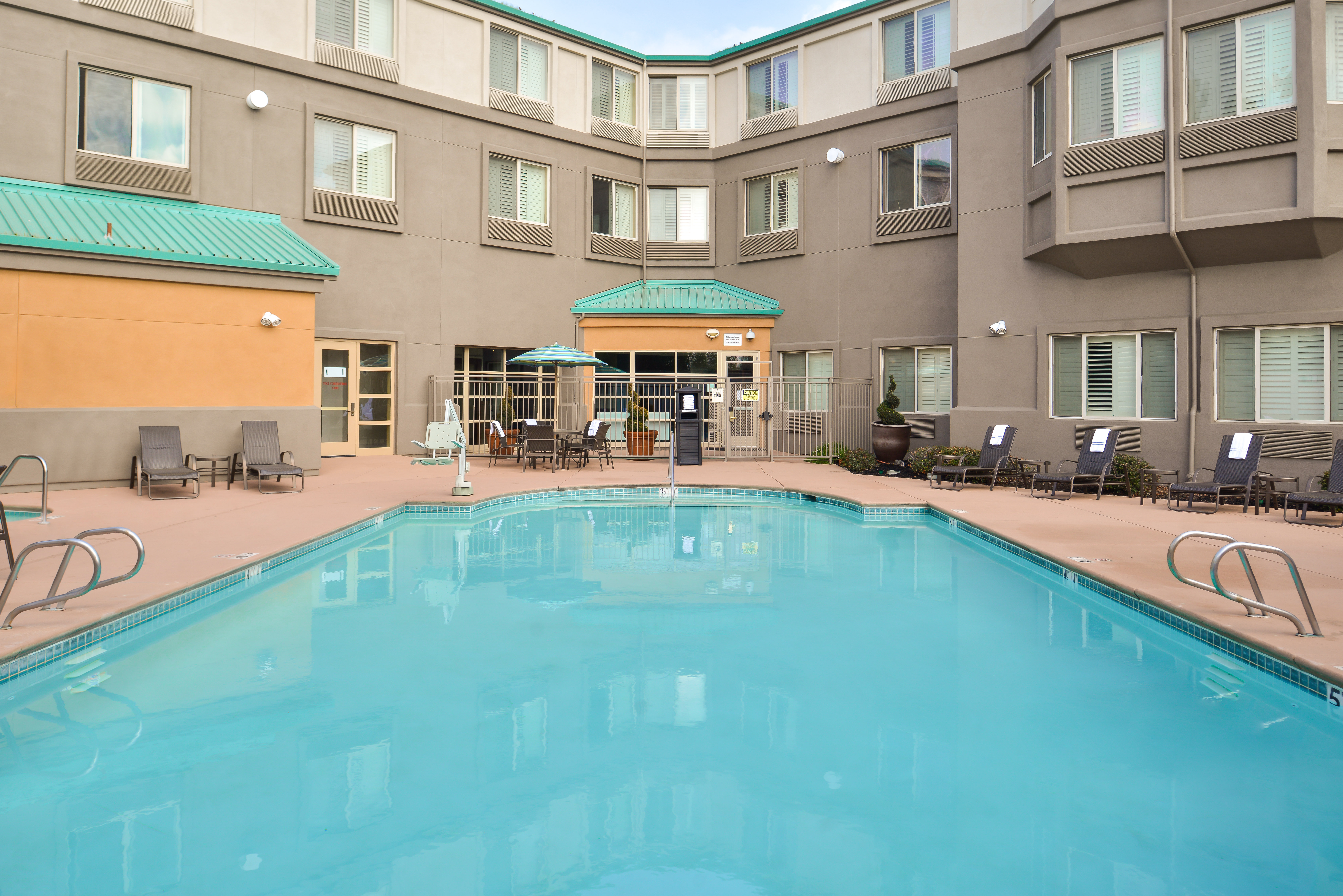 Holiday Inn Express Hotel Suites Elk Grove Ctrl Sacramento S An Ihg Hotel 3/42