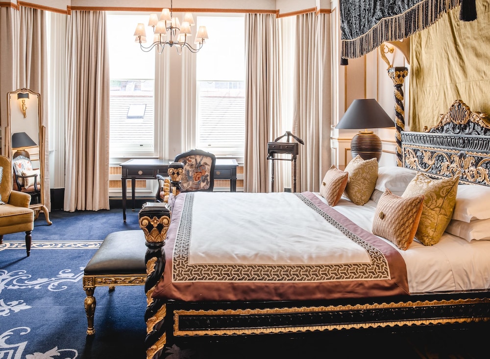 No 11 Cadogan Gardens Hotel 33/82