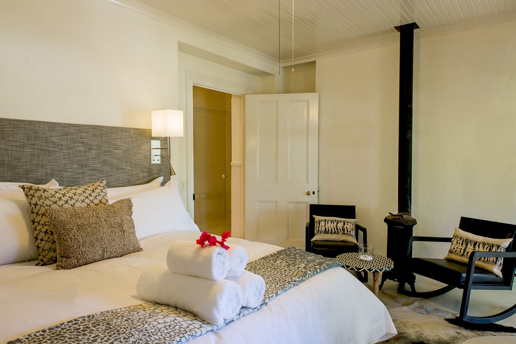 Superior, King Bed, Mountain View