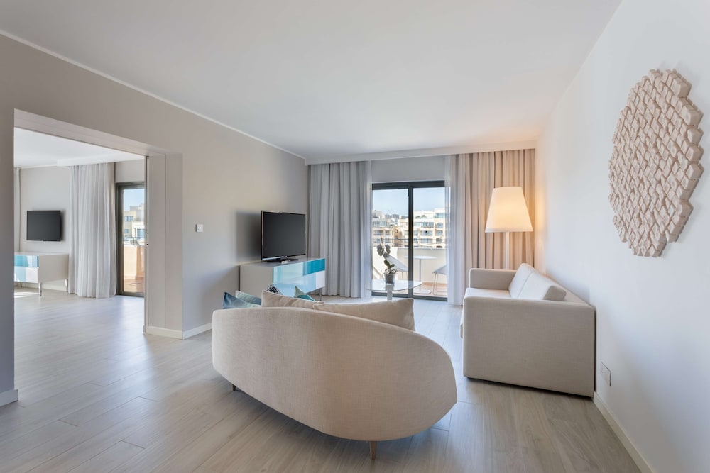 HILTON MALTA 67/100