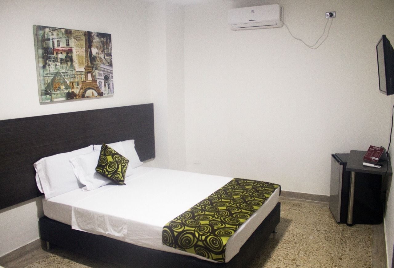 1 BEDROOM, DOUBLE BED