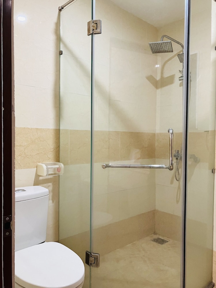 Golden Sea Hotel 23/25