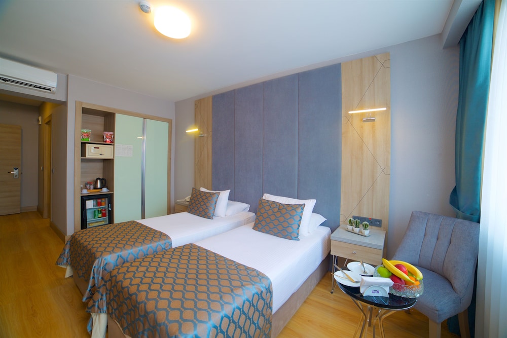 SUPERIOR, DOUBLE OR TWIN BED
