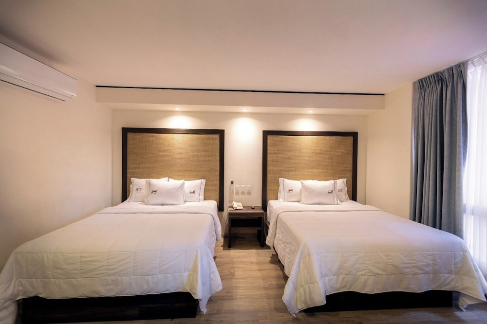 RENOVATED, JUNIOR SUITE, ACCESSIBLE