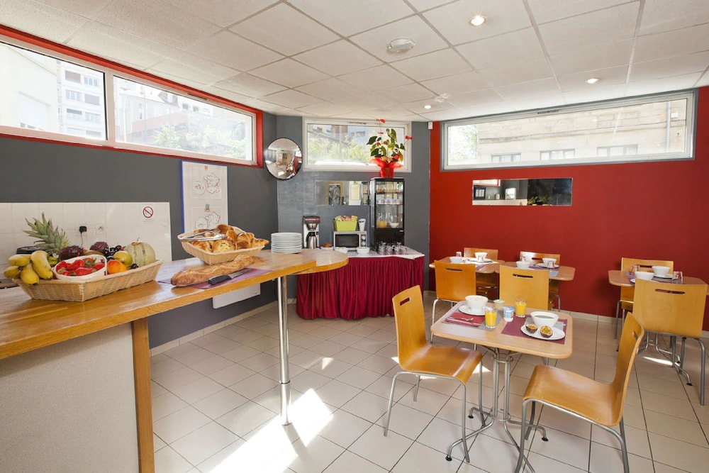 restaurant cafeteria