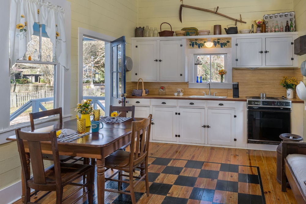 Maison D Memoire Bed & Breakfast Cottages 30/50
