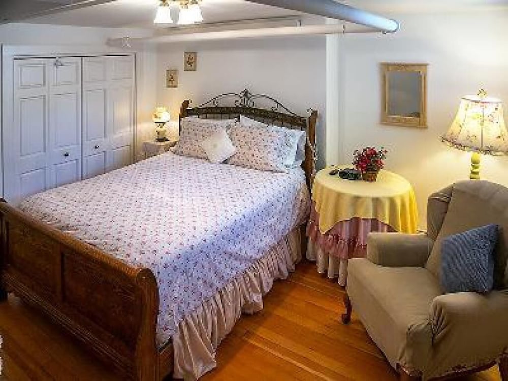 Alexander Mansion Historic Bed and Breakfast 20/48