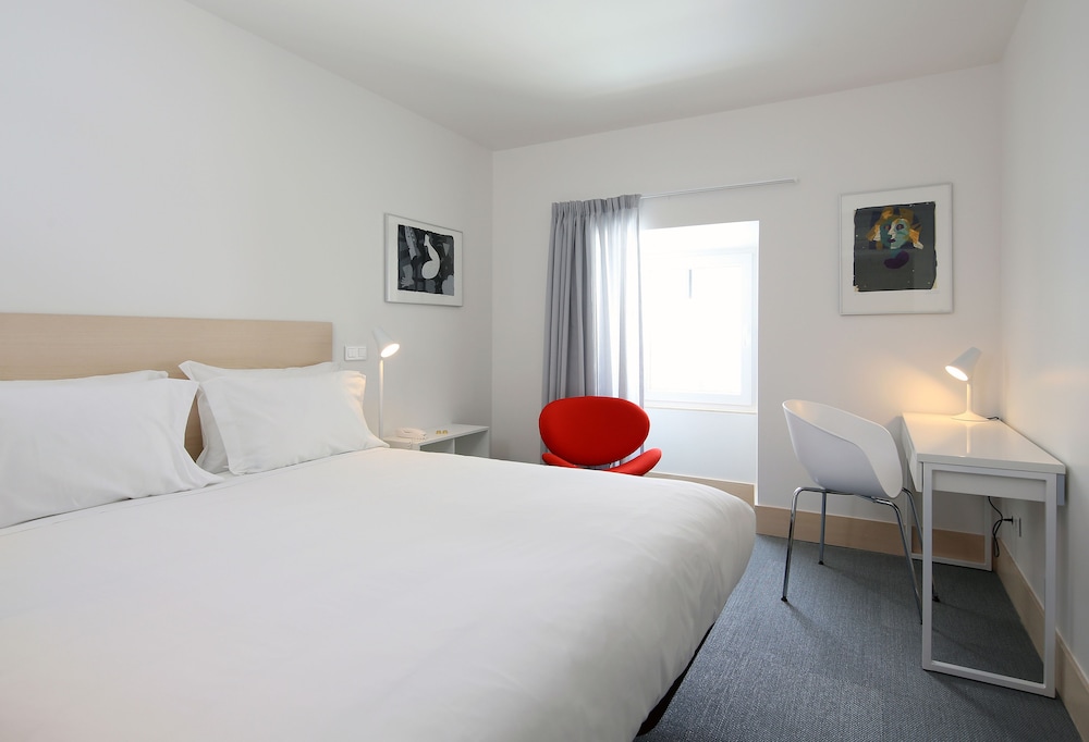DUPLEX, SUITE