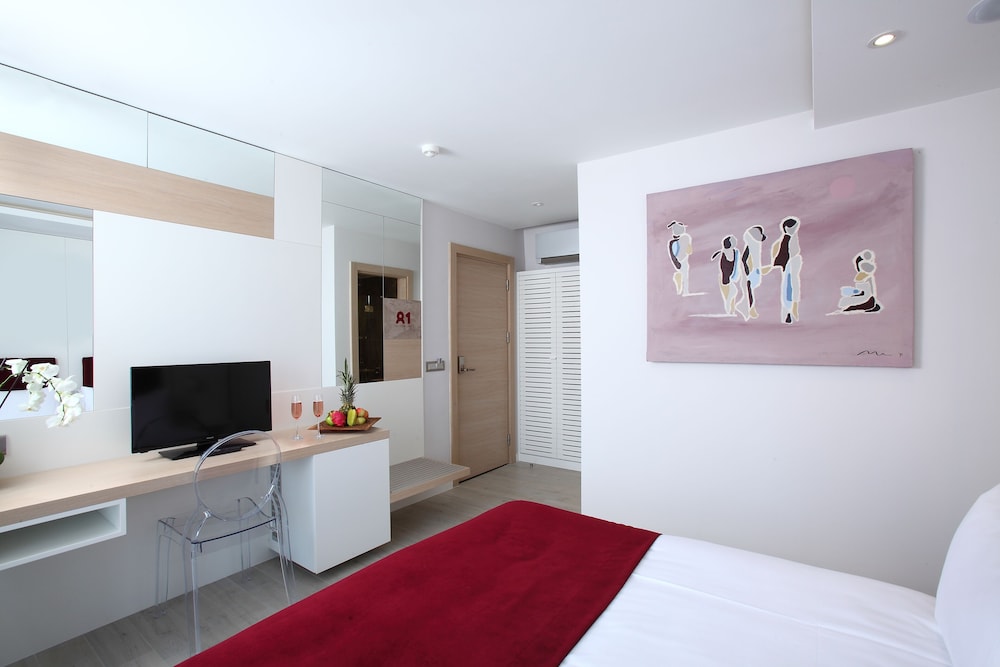 No:81 Hotel 8/50